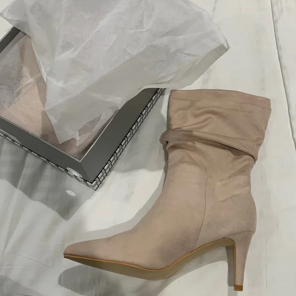NWT‎ Newbella Slouchy Ivory Heeled Suede Boots - Picture 5 of 8